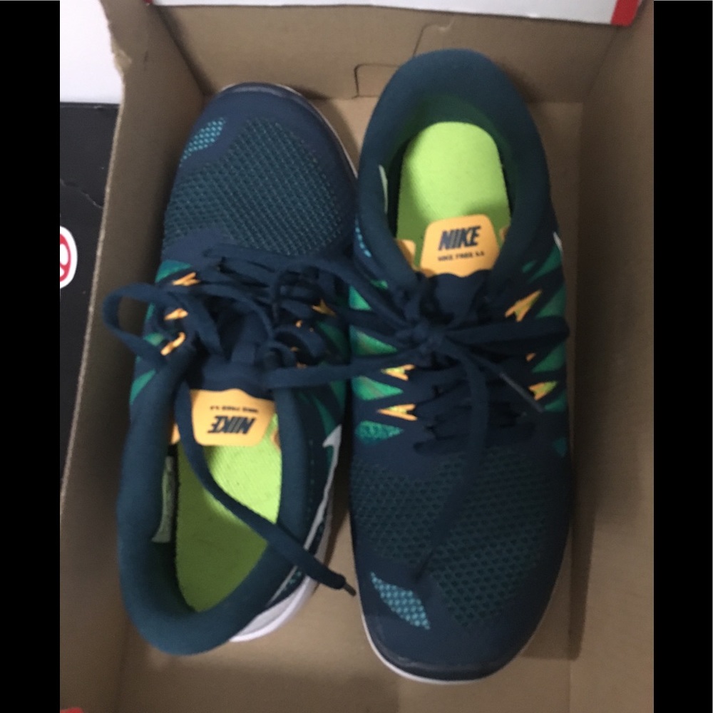NIKE FREE RUN